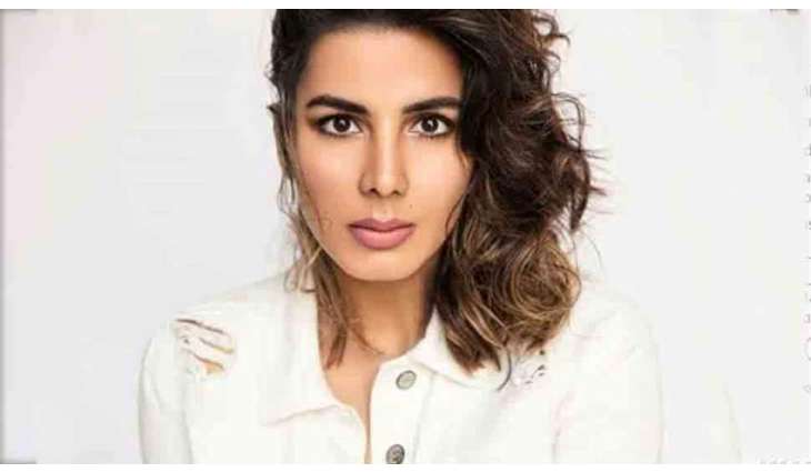 Kirti Kulhari to do Hindi remake of 'The Girl on the Train'?