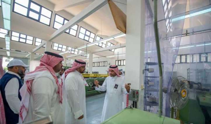 رئيس البريد السعودي يزور معرض الحرمين ومجمع الملك عبدالعزيز لصناعة كسوة الكعبة المشرفة