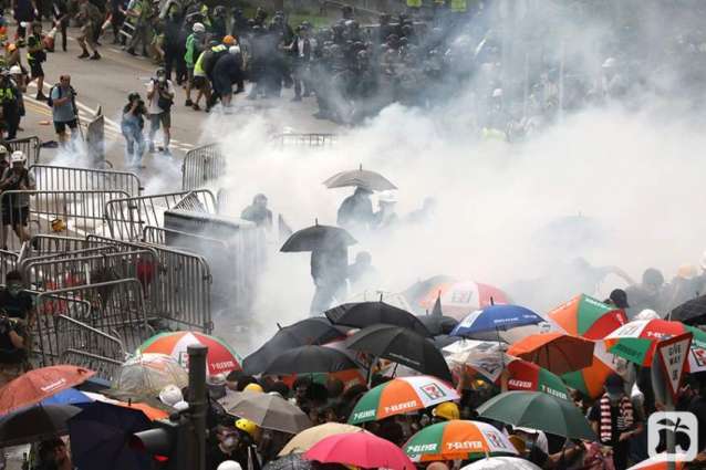Hong Kong Police Use Tear Gas, Sponge Bullets Against Protesters in Kowloon - Reports