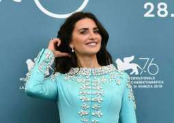 Tech making 'our brains explode' says star Penelope Cruz
