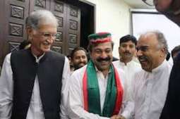 Pakistan Tehreek-e- Insaaf (PTI) provincial assembly member Iqbal Wazir makes hair breadth escape in life attempt