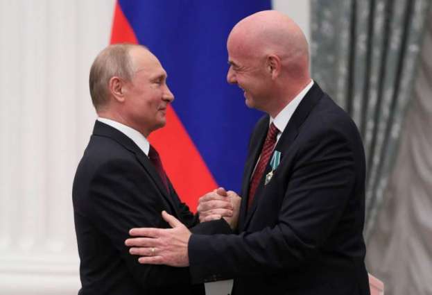 Putin Has Brief Talks With FIFA Chief at Vladivostok Forum