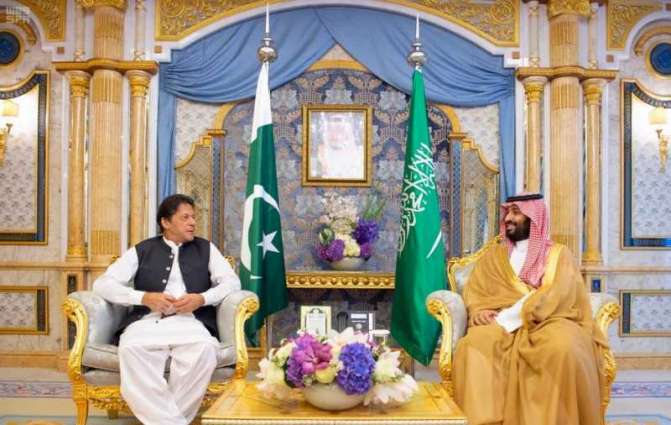 سمو ولي العهد يجتمع مع رئيس الوزراء الباكستاني