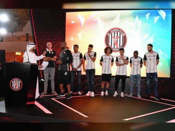 نجوم "الجزيرة" يلتقون مشجعي الفريق بمناسبة انطلاق الموسم الجديد