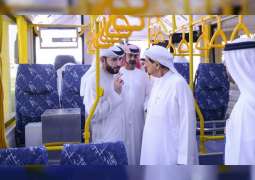 حميد النعيمي يتفقد حافلة جديدة من أسطول "مؤسسة عجمان للمواصلات"