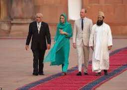 Prince William, his wife Kate visit Badshahi Mosque