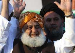 PM Imran discusses JUI-F's Azadi March with religious clerics