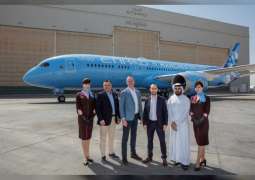 Etihad Airways unveils Manchester City Football FC livery on new Dreamliner