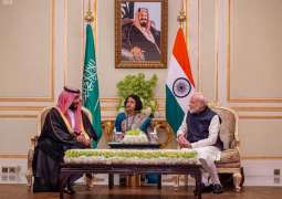 سمو ولي العهد يجتمع مع رئيس وزراء الهند