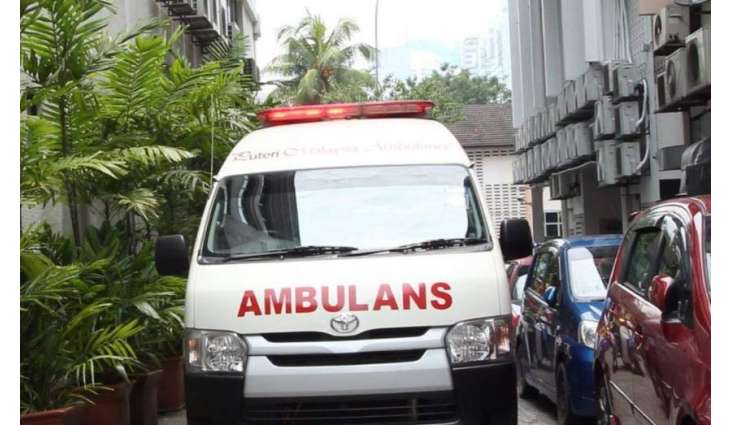 Van overturns, 5 injured Hujra shah Muqeem