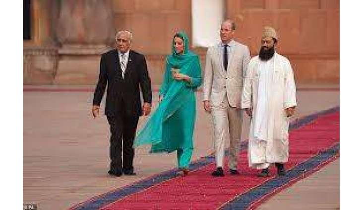 Prince William, his wife Kate visit Badshahi Mosque