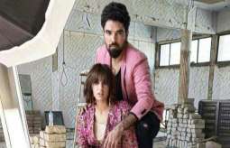 Iqra Aziz all set to make film debut with Yasir Hussain
