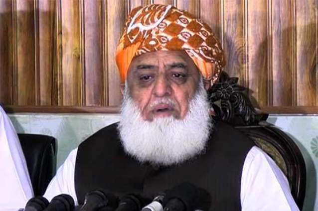 JUI-F bans female workers’ participation in its Azadi March