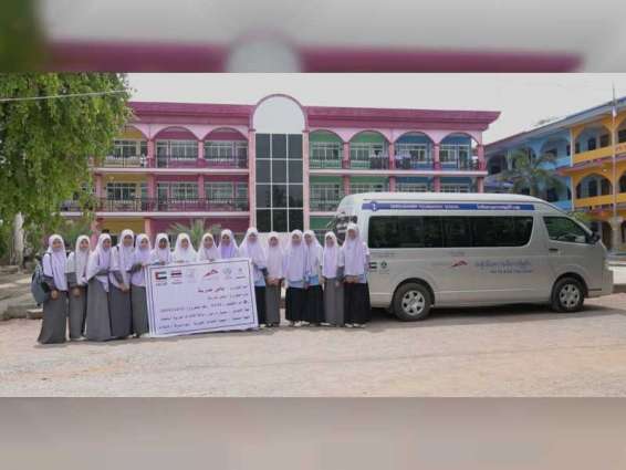 "طرق دبي" تهدي حافلتين لنقل طلاب مدرسة نائية بجنوب تايلاند