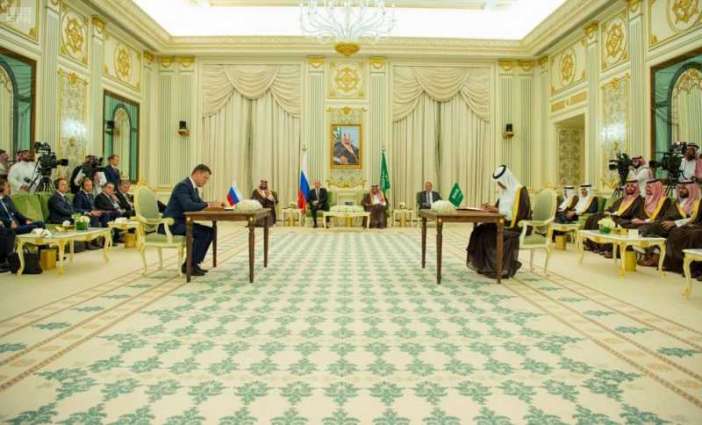 خادم الحرمين الشريفين وفخامة الرئيس الروسي يشهدان فعالية شراكة الطاقة السعودية الروسية، وتوقيع ميثاق التعاون وتبادل اتفاقيات بين البلدين