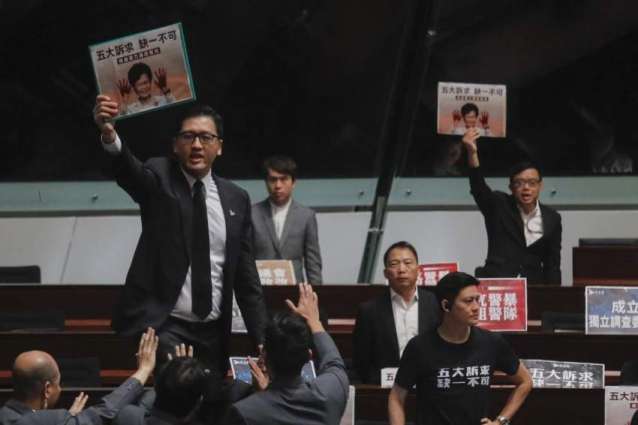 Hong Kong Lawmakers Interrupt Chief Executive's Remarks in Parliament for 2nd Day Straight