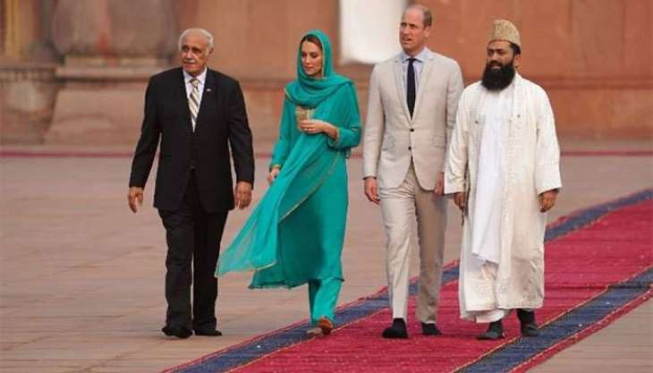 Prince William, Kate Middleton visited the iconic Badshahi Mosque.