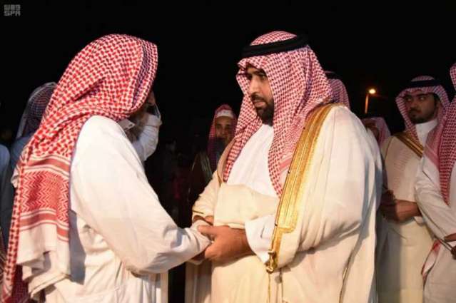 سمو نائب أمير منطقة جازان ينقل تعازي القيادة لوالد وذوي الشهيد 
