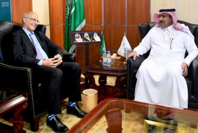 السفير آل جابر يلتقي سفير المملكة المتحدة لدى اليمن