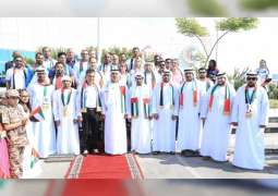 سلطان بن خليفة يرفع علم الدولة في مقر "أبوظبي الدولي للرياضات البحرية"
