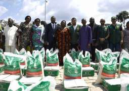 مركز الملك سلمان للإغاثة يدشن توزيع 60 طنًا من السلال الغذائية في جمهورية بنين