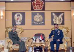 رئيس الأركان يلتقي مسؤولين إندونيسيين في جاكرتا