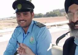 Ahad Raza Mir thanks viral Kartarpur driver for being 'good ambassador of Pakistan'