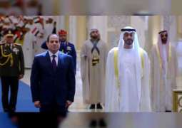 محمد بن زايد يستقبل الرئيس المصري