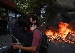 Chile govt meets with unions in bid to end crisis