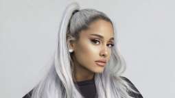 Ariana Grand shows off her hairs to fans