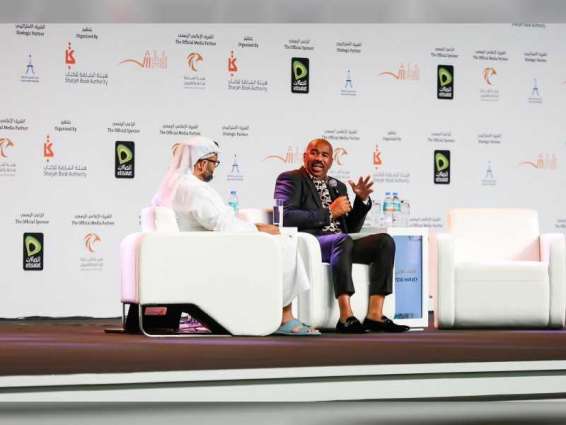 Thousands turn out to meet international star Steve Harvey at SIBF