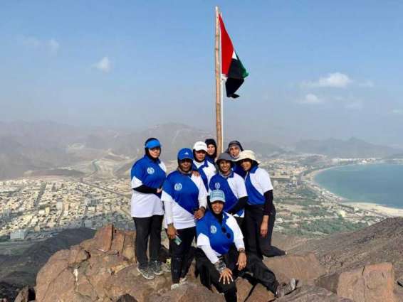 فريق شرطة أبوظبي للمغامرات يرفع علم الإمارات على 7 قمم جبلية