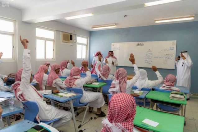 مدير تعليم تبوك يتفقد مدارس محافظة الوجه ويقف على سير العمل التعليمي والتربوي