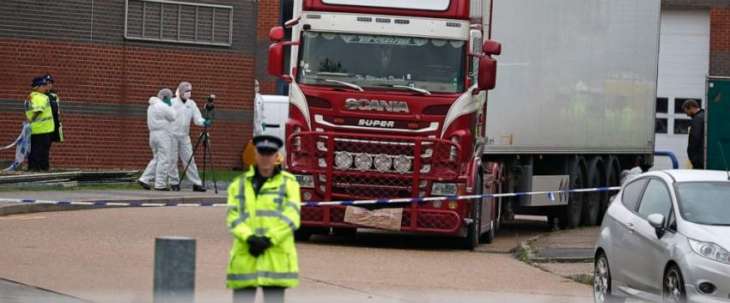 UK Police Detain Man After Discovering 15 People in Truck