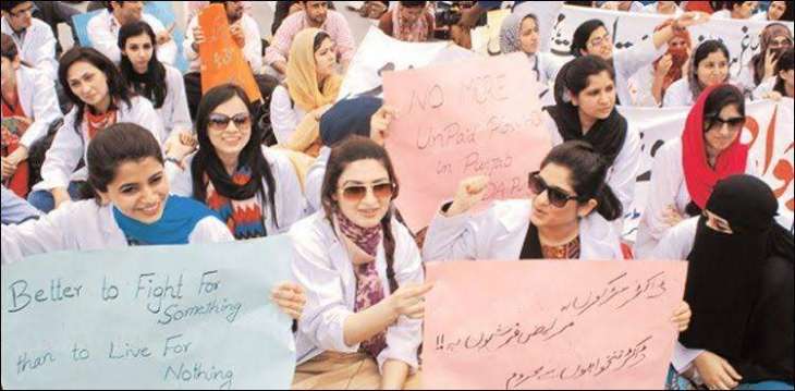 LHC orders doctors to call off strike, asks govt to address their concerns