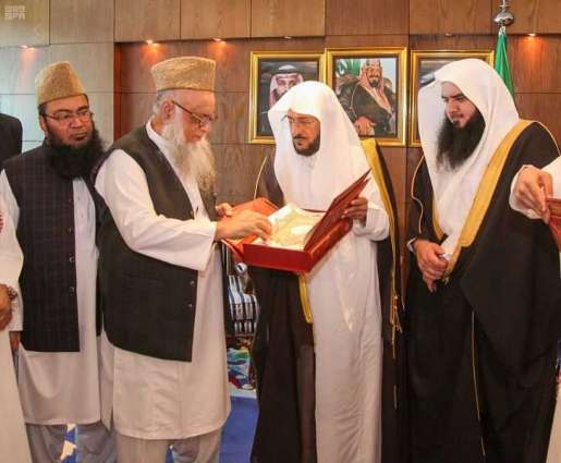 وزير الشؤون الإسلامية يلتقي رئيس جمعية أهل الحديث المركزية في باكستان
