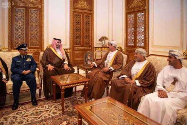 سمو الأمير خالد بن سلمان يلتقي وزيـر المكتب السلطاني بسلطنة عمان