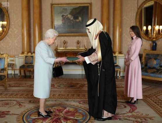 سفير المملكة لدى المملكة المتحدة يقدم أوراق اعتماده لملكة بريطانيا