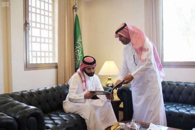 سمو الأمير سلطان بن أحمد يباشر مهام عمله في سفارة المملكة لدى البحرين ويتفقد أقسام السفارة