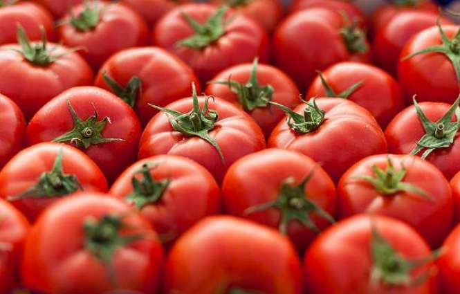  Traders sell Sindhi, Swati tomato at par with Iranian tomato