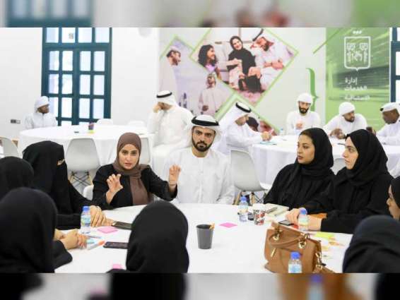 عهود الرومي تشارك الأسر الإماراتية ورشة عمل لتطوير الخدمات الاستباقية