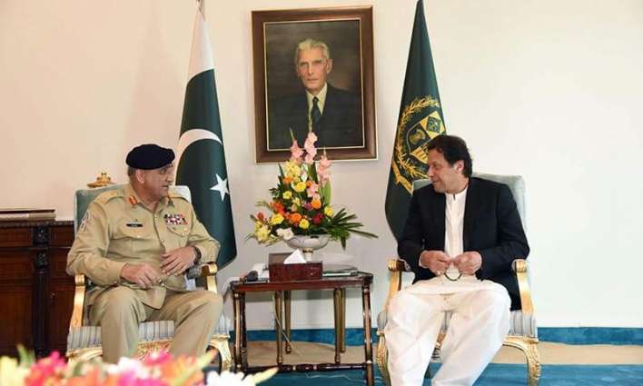 رئیس أرکان الجیش الجنرال قمر جاوید باجوہ یجتمع مع رئیس الوزراء عمران خان