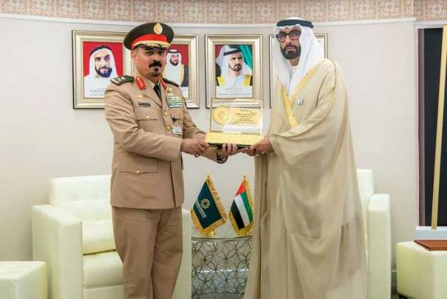 وزير الدولة لشؤون الدفاع الإماراتي يستقبل الأمين العام للتحالف الإسلامي العسكري لمحاربة الإرهاب