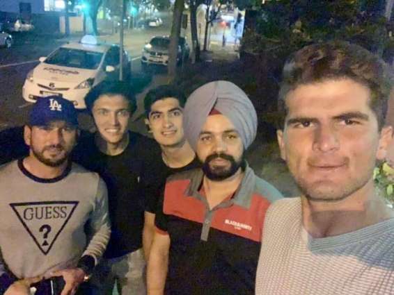 Indian Cab driver meets Pakistani cricketers, says he equally loves Pakistan