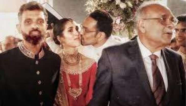 Social media in uproar over Mira Sethi wedding photo