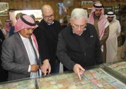 السفير الأمريكي يزور متحف بن عاصي بتبوك