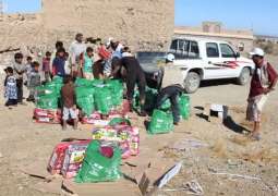مركز الملك سلمان للإغاثة يوزع حقائب شتوية في مديريتي مكيراس والصومعة بالبيضاء