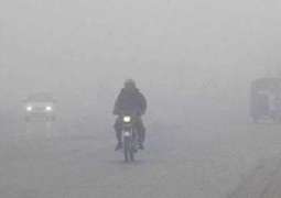 Dense fog disrupts road traffic in Punjab, KP