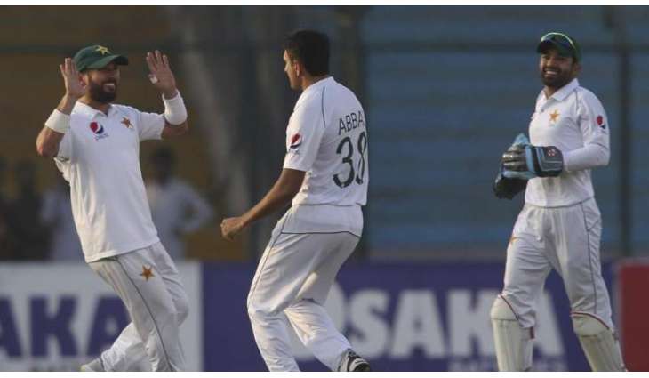 Sri Lanka struggle after Pakistan collapsed for 191 for 11