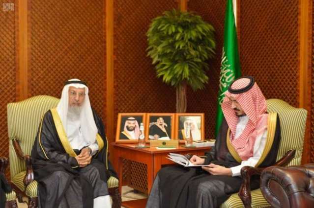 سمو أمير مكة المكرمة يدشن أول موسوعة للشعر العربي